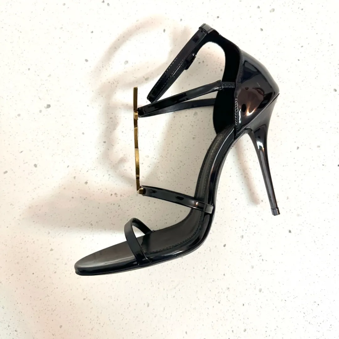 👟👟Ex-factory price👟👟Ex-factory price 520👟👟Correct version✅Highest version YSL (Full-body customization Z👟👟Ex-factory price color) Upper: Customized imported patent leather Lining: Imported sheep leather Sole: Imported genuine leather outsole Color: Black with gold buckle, black with black buckle Heel height: 10cm Size: 35-39 (40 41 can be customized and cannot be returned or exchanged)